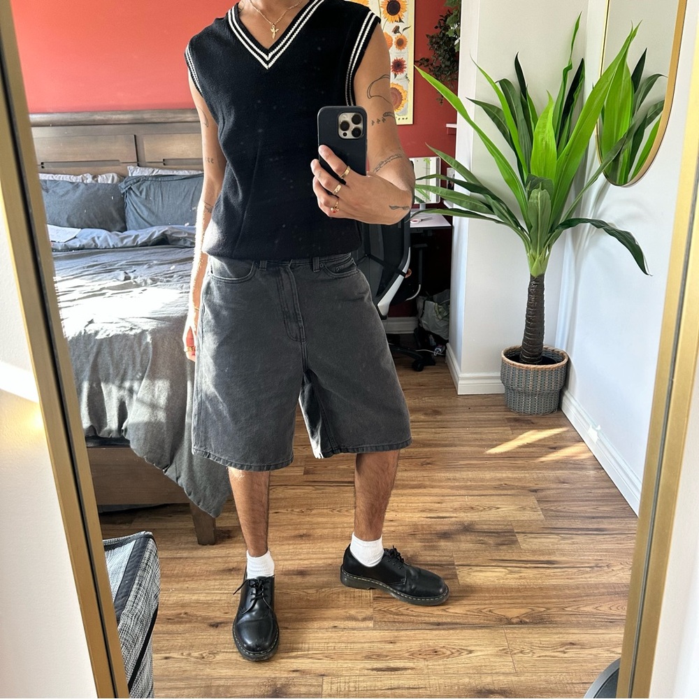 SHEIN BLACK KNIT SWEATER VEST
